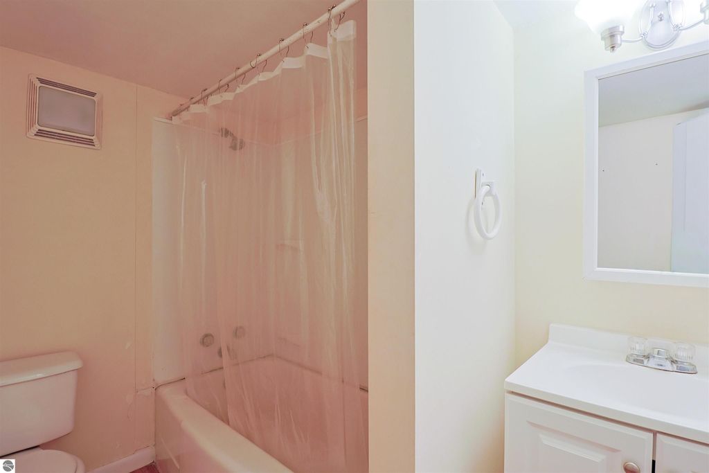 Image 10 of property listing at 532 N Ithaca Street, Ithaca, MI 48847