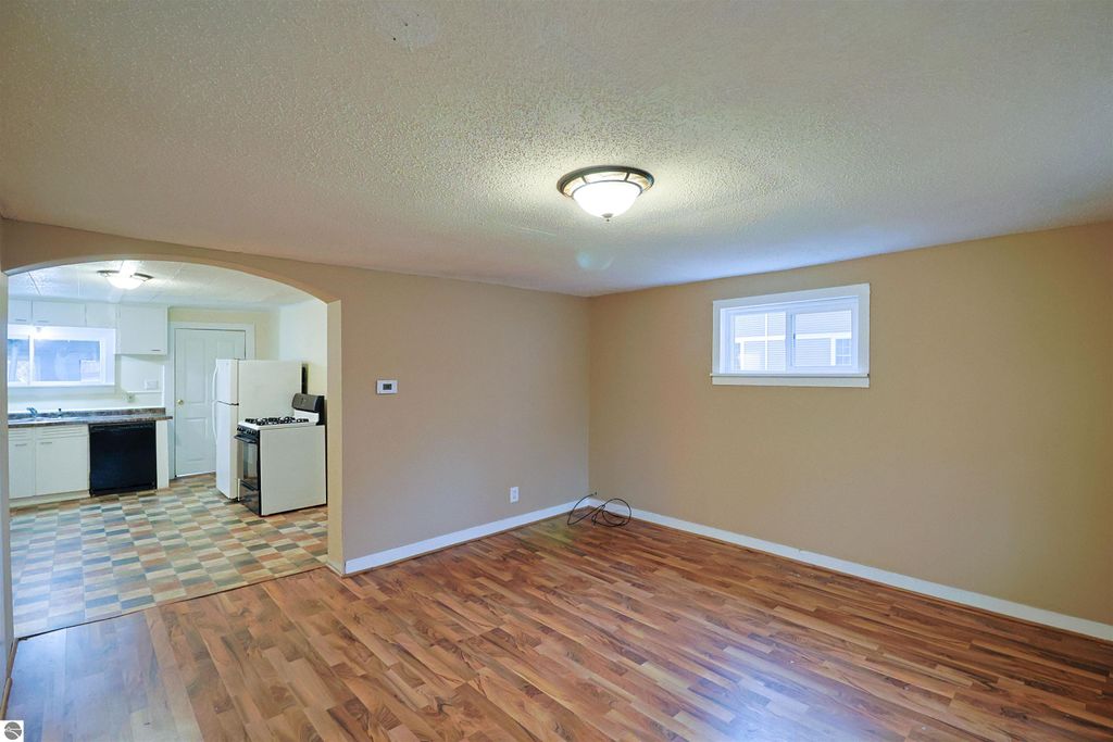 Image 3 of property listing at 532 N Ithaca Street, Ithaca, MI 48847