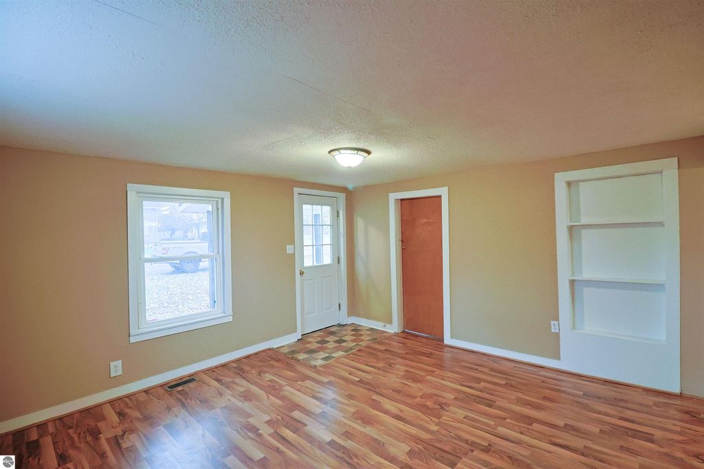 Image 4 of property listing at 532 N Ithaca Street, Ithaca, MI 48847