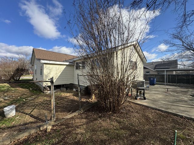 110 E Cedar St, Shelbyville, TN 37160