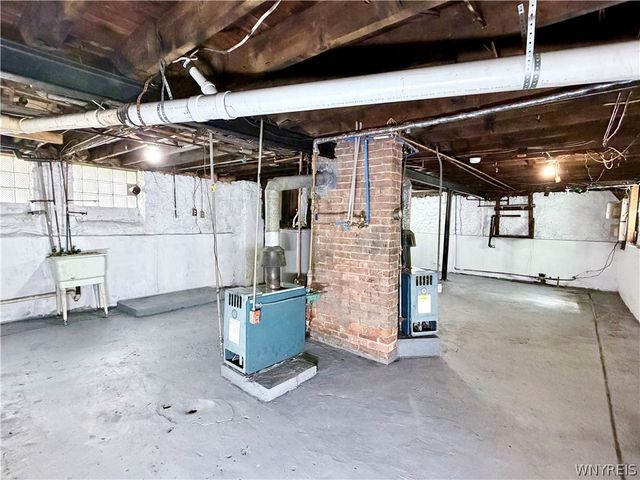 2761 South Park Avenue, Lackawanna, NY 14218