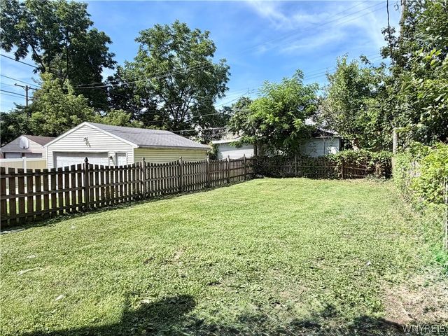 2761 South Park Avenue, Lackawanna, NY 14218
