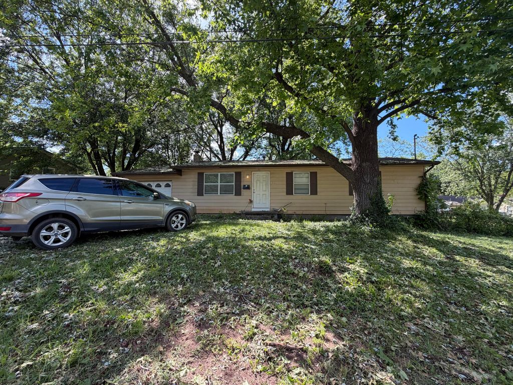 631 S Golden Avenue, Springfield, MO 65802