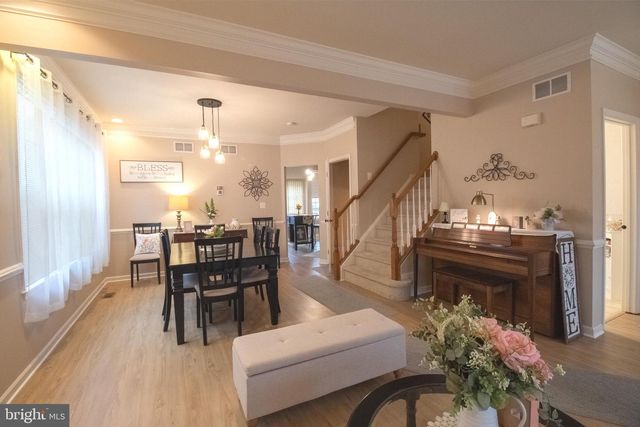 104 E STRATHMORE WAY E, Martinsburg, WV 25403