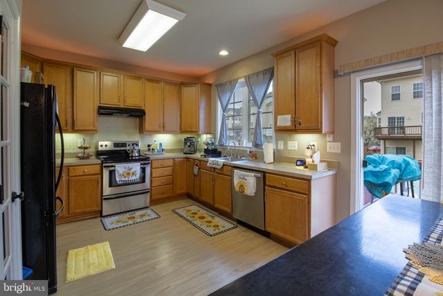 104 E STRATHMORE WAY E, Martinsburg, WV 25403