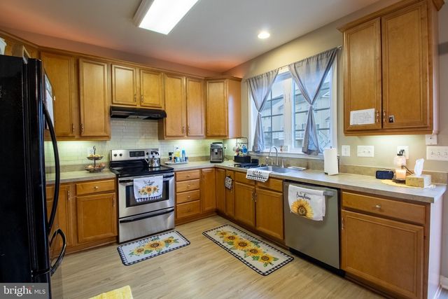 104 E STRATHMORE WAY E, Martinsburg, WV 25403