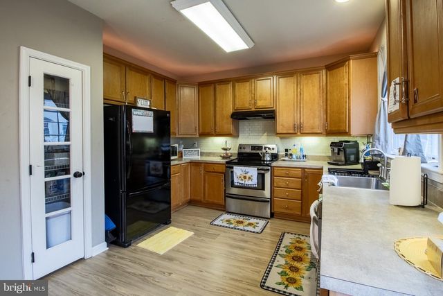 104 E STRATHMORE WAY E, Martinsburg, WV 25403