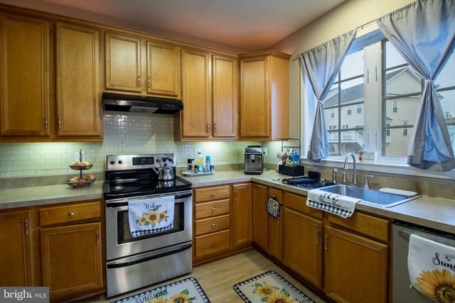 104 E STRATHMORE WAY E, Martinsburg, WV 25403