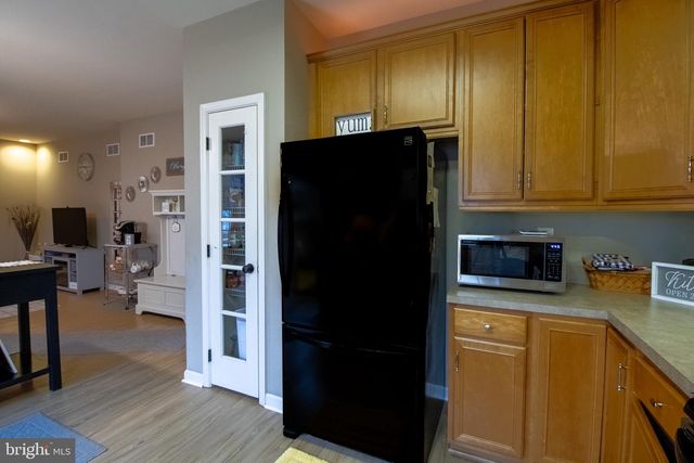 104 E STRATHMORE WAY E, Martinsburg, WV 25403