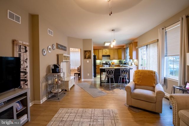 104 E STRATHMORE WAY E, Martinsburg, WV 25403