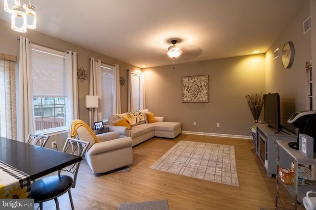 104 E STRATHMORE WAY E, Martinsburg, WV 25403