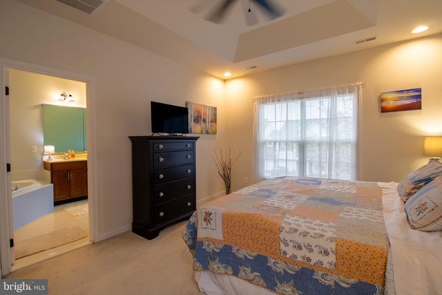 104 E STRATHMORE WAY E, Martinsburg, WV 25403