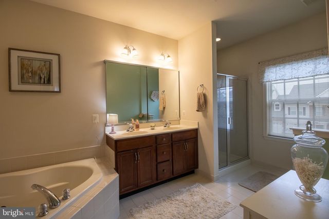 104 E STRATHMORE WAY E, Martinsburg, WV 25403