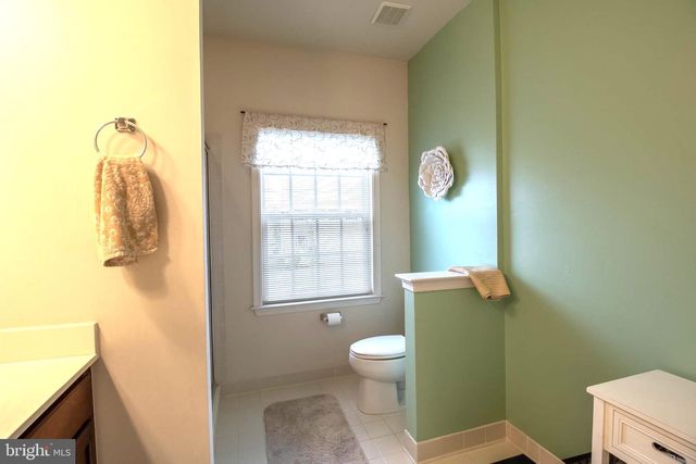 104 E STRATHMORE WAY E, Martinsburg, WV 25403