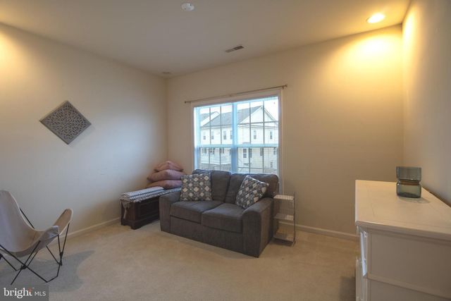 104 E STRATHMORE WAY E, Martinsburg, WV 25403
