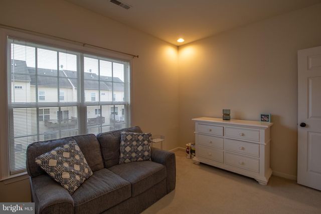 104 E STRATHMORE WAY E, Martinsburg, WV 25403