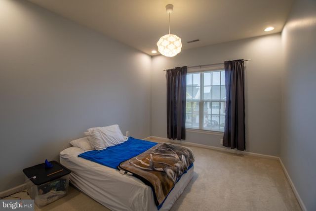 104 E STRATHMORE WAY E, Martinsburg, WV 25403