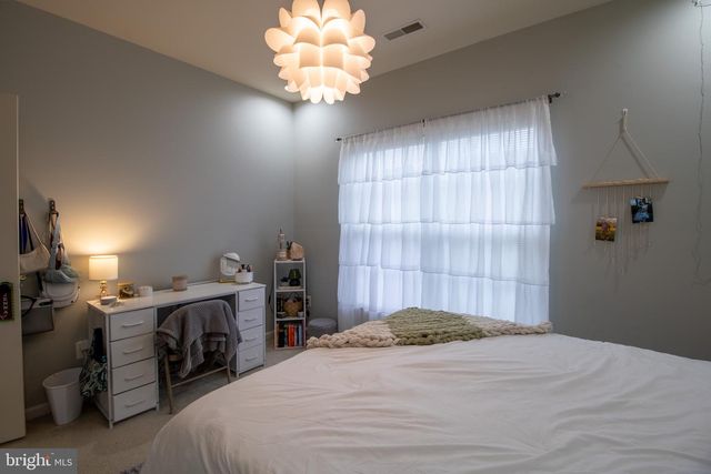 104 E STRATHMORE WAY E, Martinsburg, WV 25403