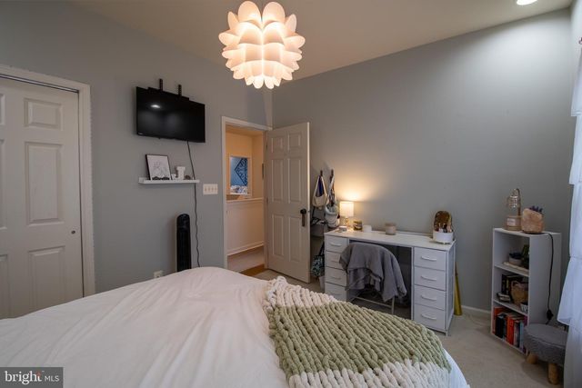 104 E STRATHMORE WAY E, Martinsburg, WV 25403