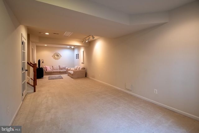 104 E STRATHMORE WAY E, Martinsburg, WV 25403