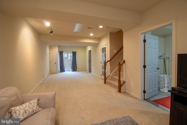 104 E STRATHMORE WAY E, Martinsburg, WV 25403