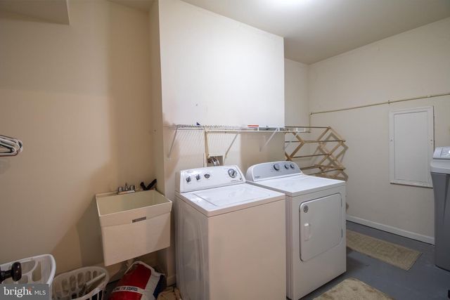 104 E STRATHMORE WAY E, Martinsburg, WV 25403