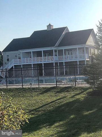 104 E STRATHMORE WAY E, Martinsburg, WV 25403