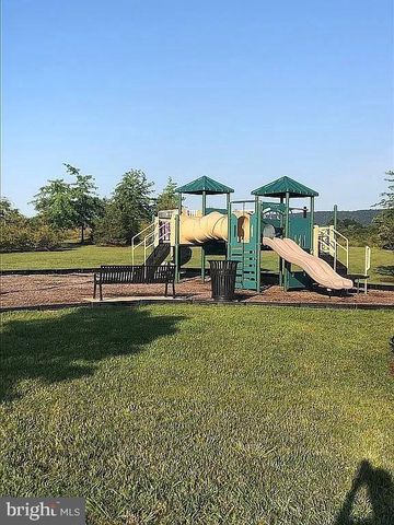 104 E STRATHMORE WAY E, Martinsburg, WV 25403