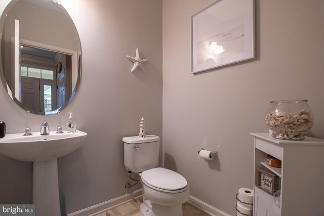 104 E STRATHMORE WAY E, Martinsburg, WV 25403