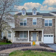 104 E STRATHMORE WAY E, Martinsburg, WV 25403