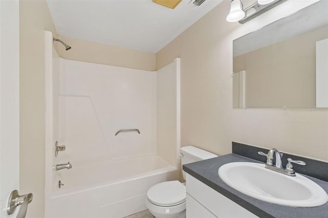 8804 BRIAR HOLLOW COURT, Tampa, FL 33634