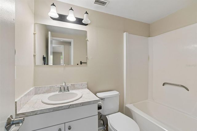 8804 BRIAR HOLLOW COURT, Tampa, FL 33634