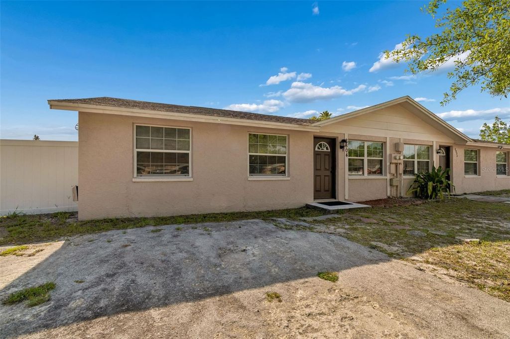 Image 2 of property listing at 8804 BRIAR HOLLOW COURT, Tampa, FL 33634