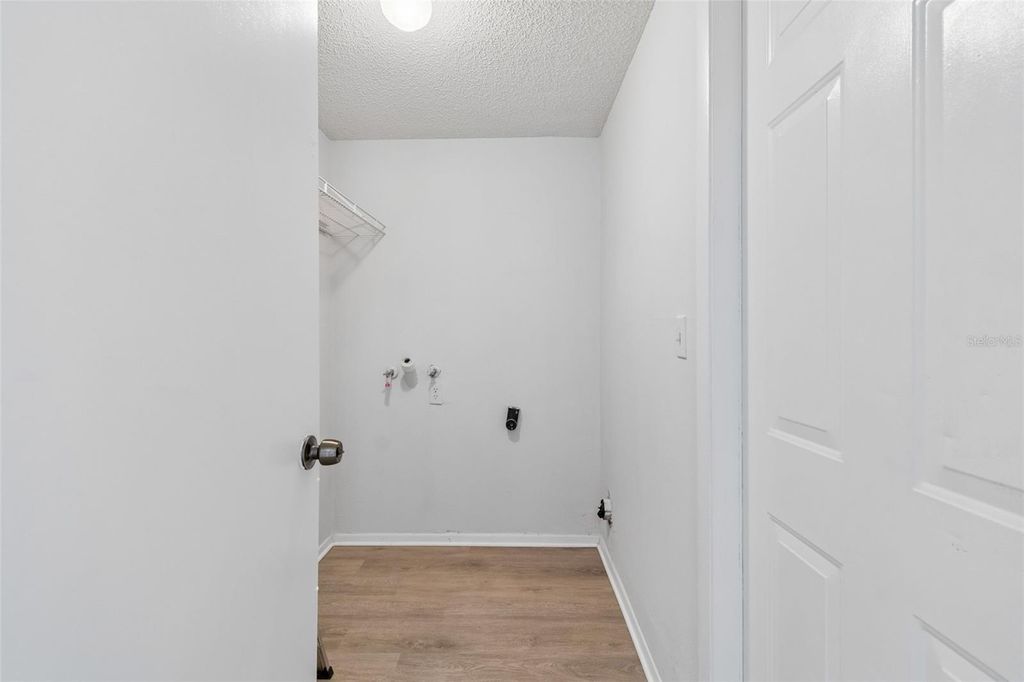 Image 11 of property listing at 8804 BRIAR HOLLOW COURT, Tampa, FL 33634
