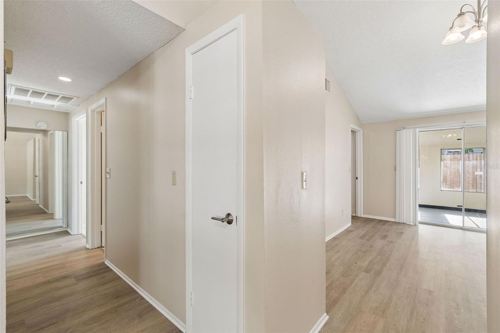 Image 12 of property listing at 8804 BRIAR HOLLOW COURT, Tampa, FL 33634