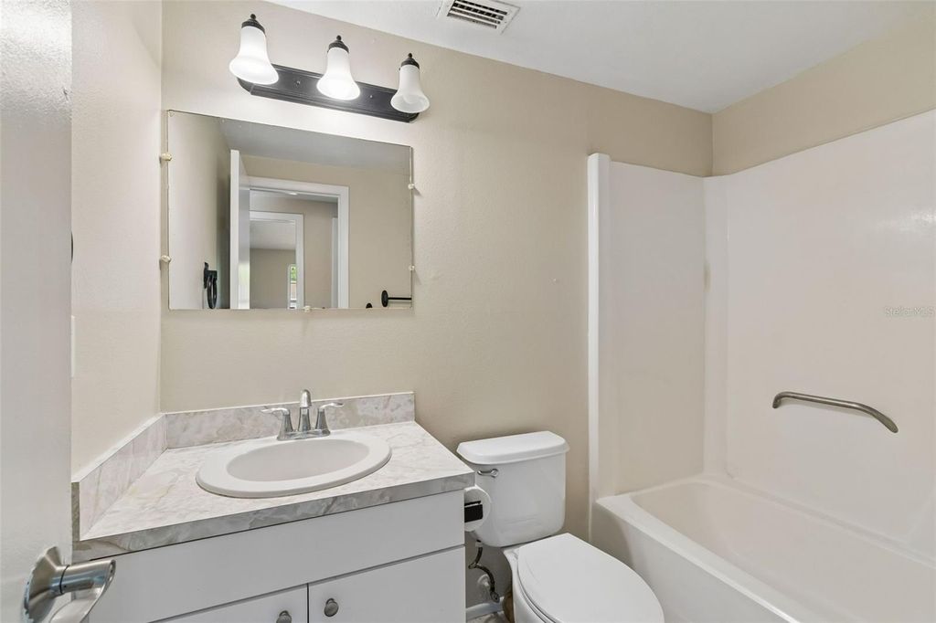Image 18 of property listing at 8804 BRIAR HOLLOW COURT, Tampa, FL 33634