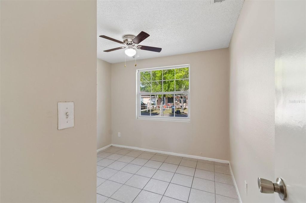Image 20 of property listing at 8804 BRIAR HOLLOW COURT, Tampa, FL 33634