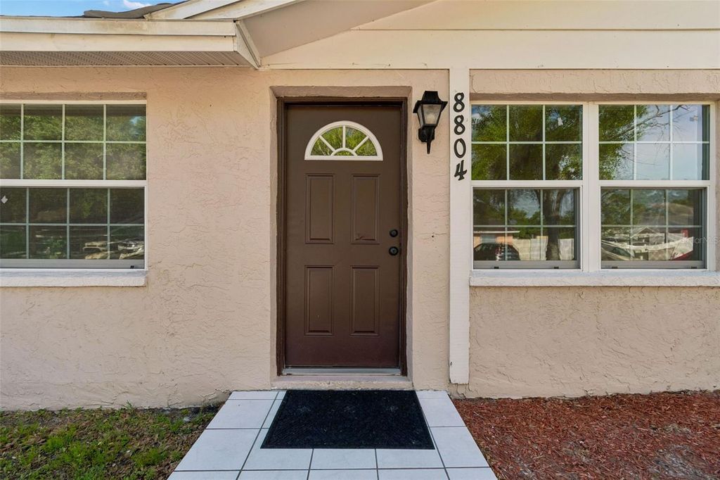 Image 3 of property listing at 8804 BRIAR HOLLOW COURT, Tampa, FL 33634