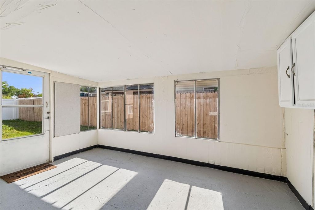 Image 21 of property listing at 8804 BRIAR HOLLOW COURT, Tampa, FL 33634