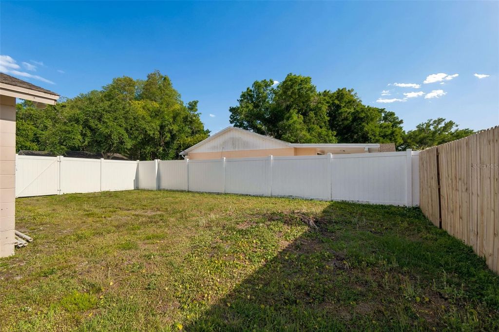 Image 23 of property listing at 8804 BRIAR HOLLOW COURT, Tampa, FL 33634