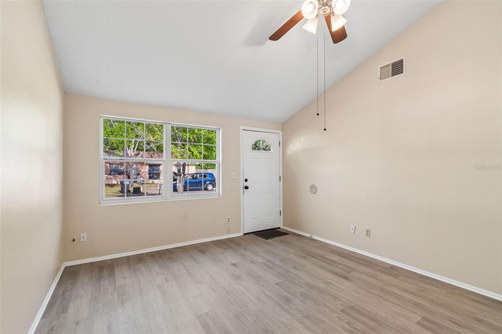 Image 6 of property listing at 8804 BRIAR HOLLOW COURT, Tampa, FL 33634