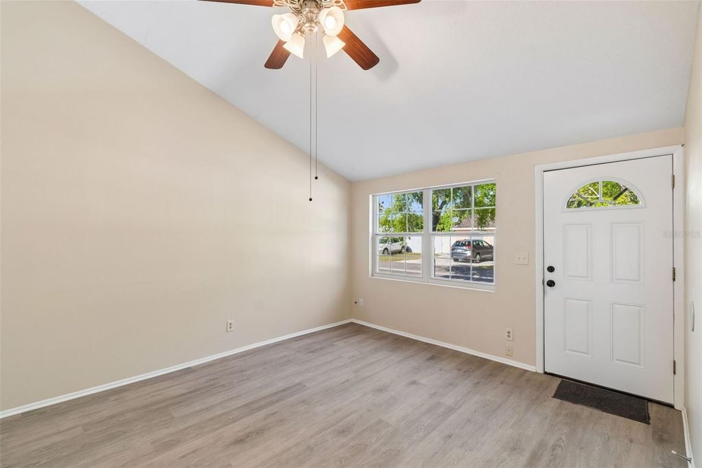 Image 7 of property listing at 8804 BRIAR HOLLOW COURT, Tampa, FL 33634