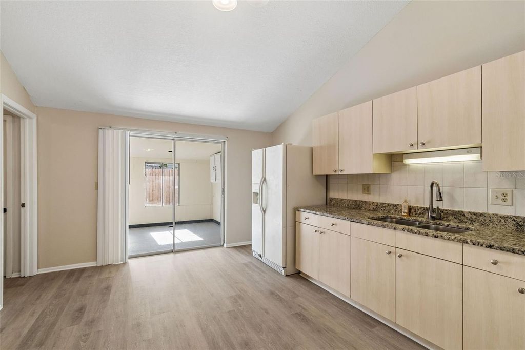 Image 8 of property listing at 8804 BRIAR HOLLOW COURT, Tampa, FL 33634