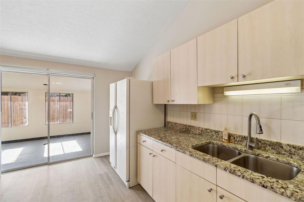 Image 10 of property listing at 8804 BRIAR HOLLOW COURT, Tampa, FL 33634