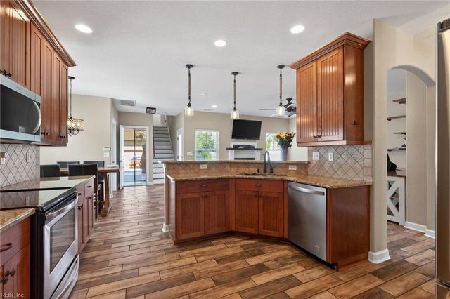 2213 Welbeck LN, Virginia Beach, VA 23456