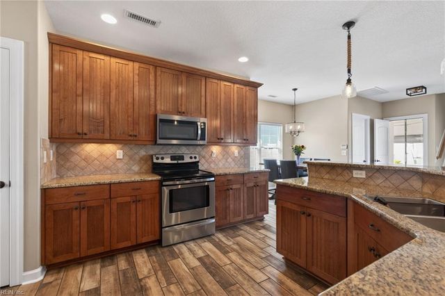 2213 Welbeck LN, Virginia Beach, VA 23456