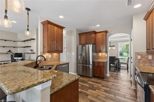 2213 Welbeck LN, Virginia Beach, VA 23456