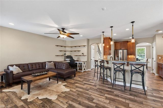 2213 Welbeck LN, Virginia Beach, VA 23456