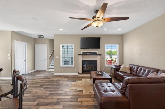 2213 Welbeck LN, Virginia Beach, VA 23456