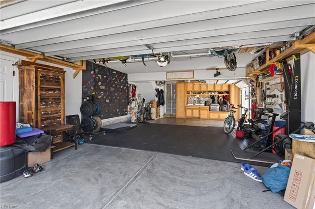 2213 Welbeck LN, Virginia Beach, VA 23456